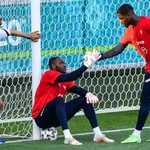 OM – Mercato : les Bleus ont poussé Mandanda au Stade Rennais