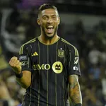 OM Mercato : un chassé-croisé Bouanga – Veretout, un attaquant de Serie A dans le viseur ?