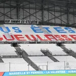 OM – Supporters : anarchie, joueur frappé, bus caillassé, de terribles informations se succèdent