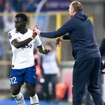 OM : Tudor encense Dieng tout en lui mettant un petit taquet