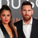 PSG : des chants obscènes à l’encontre d’Antonella Roccuzzo, madame Messi, déchaînent les passions