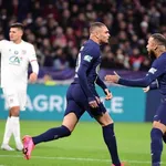PSG – Dortmund (2-0) : Kurzawa en transe avec les Ultras parisiens (Vidéo)