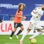 PSG, FC Barcelone – Mercato : Leonardo torpille le dossier Depay (OL) !