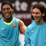 PSG, FC Barcelone : Ronaldinho vole à  son tour au secours de Messi