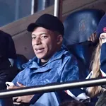 PSG : Kylian Mbappé serait en couple avec la petite-fille de Johnny Hallyday