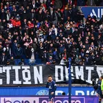 PSG : le club porte plainte pour les tags injurieux, Rothen encourage la colère des supporters !
