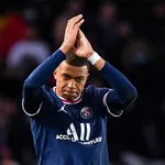 PSG, Real Madrid – Mercato : Mbappé réfléchit à repousser son départ… à cause de Cavani