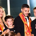 PSG : les clichés de l’arrivée très chaude de Wanda Nara et Mauro Icardi à  Galatasaray