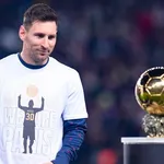 PSG : les mots forts de Messi au moment de présenter son Ballon d’Or au Parc des Princes