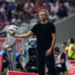 PSG : Lizarazu ne croit pas au bricolage de Luis Enrique