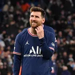 PSG, Manchester United : Messi se prend un tacle magistral et est rabaissé face à  Cristiano Ronaldo