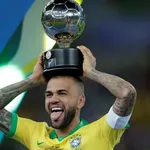 PSG &ndash; Mercato : Dani Alves passe une petite annonce pour trouver un nouveau club !