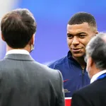 PSG – Mercato : Emmanuel Macron l’annonce à  l’OM, Mbappé casse le délire