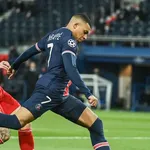 PSG – Mercato : faut-il garder Kylian Mbappé à tout prix ? (VIDEO)