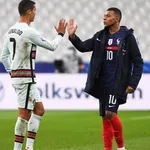 PSG – Mercato : froissé par Messi, Mbappé pourrait retrouver CR7 au Real Madrid !