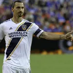 PSG – Mercato : Ibrahimovic propose ses services à  l’un de ses anciens clubs&rdquo;¦ à  sa façon