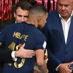 PSG Mercato : le dîner à  l’à‰lysée, une façon de retenir Mbappé ? Macron répond !
