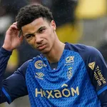 PSG – Mercato : le président de Reims éloigne Ekitike de Paris