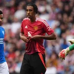 PSG : Leny Yoro se blesse à  Manchester, Paris ricane