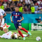 PSG – Mercato : Leonardo a trouvé le moyen irréversible de faire fuir Mbappé