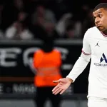 PSG – Mercato : les fans du Real Madrid multiplient les messages insultants à  Mbappé (photos)