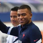 PSG &ndash; Mercato : Mbappé aurait acté son départ en 2021, le FC Barcelone le veut pour remplacer Messi !