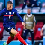 PSG – Mercato : Mbappé fait encore sa tête brûlée, Leonardo lui colle un buteur dans les pattes !