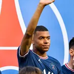 Real Madrid – Mercato : Mbappé fait un geste vers le PSG, Messi n’en avait pas fait autant à  Barcelone