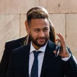 PSG – Mercato : Mbappé peut jubiler, un ancien du Real Madrid voit Neymar partir en juin !