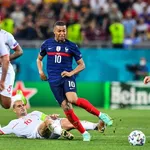 PSG – Mercato : Mbappé se rapproche du Real Madrid, l'émir du Qatar prêt à  relancer CR7 !