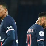 PSG – Mercato : Pierre Ménès s’interroge sur l’avenir du duo Neymar – Mbappé