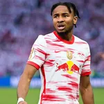 PSG – Mercato : un cador anglais prêt à devancer Paris pour Nkunku !