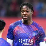 PSG – Mercato : un club de Bundesliga frappe à la porte pour Bitshiabu