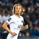 PSG – Mercato : un coéquipier a conseillé à  Simons de quitter Paris