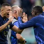 PSG – Mercato : un joueur du FC Barcelone proche de Mbappé dans le viseur ?