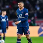 PSG : Pierre Ménès lâche un énorme doute sur l'état de Mbappé avant le Real Madrid !