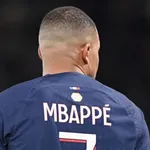 PSG : Pierre Ménès s’agace contre le traitement médiatique de Mbappé