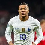 Equipe de France, PSG : Mbappé taille patron… Dhorasoo et Alonzo ont des doutes