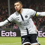 PSG – Mercato : un nouveau courtisan arrive, Mbappé va encore à  la guerre avec Paris !