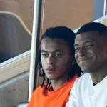 PSG : retrouvailles chaleureuses pour Mbappé à  l’entraînement