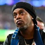 PSG : l’avenir de Mbappé, les difficultés de Messi, Neymar… Ronaldinho prend (encore) la parole