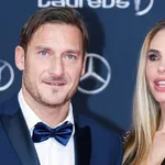 PSG : un sosie de Wanda Nara fait imploser le mythique couple Totti – Blasi