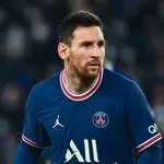 PSG : Vikash Dhorasoo se sert de Cristiano Ronaldo pour tacler Lionel Messi