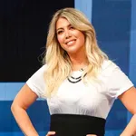 PSG : Wanda Nara choque l’Argentine en apparaissant torse nu sous une veste