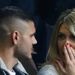 PSG : Wanda Nara colle Mauro Icardi au corps, la preuve