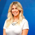 PSG : Wanda Nara fait tomber le maillot avant le FC Barcelone