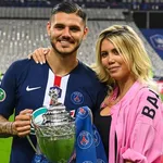 PSG : Wanda Nara fait monter la température au bord de la piscine à  Ibiza