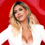 PSG : Wanda Nara salue le beau temps avec un bikini incendiaire