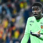 RC Lens : Brice Samba envoie des fleurs à  Haise et règle le Mercato d’été des Sang et Or