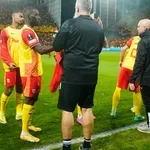 RC Lens : les Sang et Or réveillés par des feux d’artifice avant Fribourg, les images ont fuité !